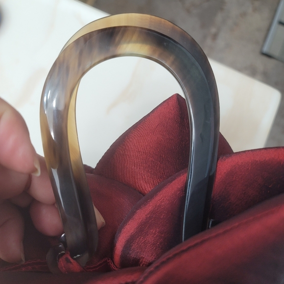 NWOT.  Mod by design Poinsettia Handbad.  (789) - Picture 8 of 12